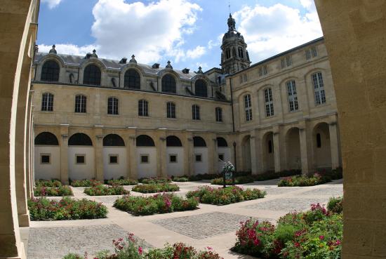 Cour Mably