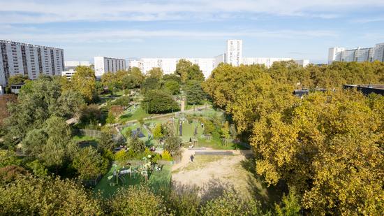 Vue du ciel sur le parc paysager du Grand Parc.