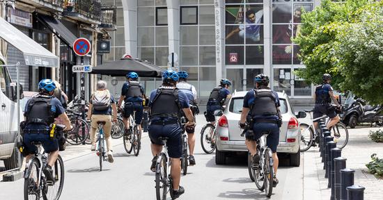 Une brigade VTT intervient dans le centre-ville.