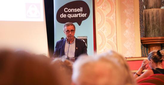 Le Maire de Bordeaux, Pierre Hurmic, lors d'une séance à Caudéran en juillet 2023.