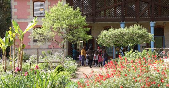 Le parc Rivière et sa Maison du Jardinier. A proximité, une aire de jeux (1-12 ans) en bois a été inaugurée.