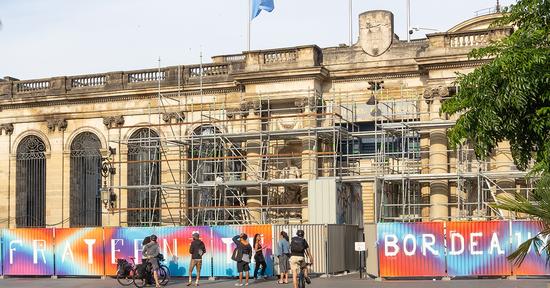 Installation des échafaudages et réalisation de la fresque par Mauro Ceballos et Jesus Calarena (juillet 2024) 