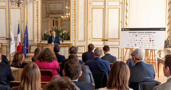 Le Maire de Bordeaux, Pierre Hurmic, devant les signataires du Manifeste, le mercredi 6 novembre 2024.