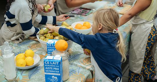 La Maison écocitoyenne propose des ateliers de cuisine afin d'apprendre à cuisiner les aliments destinés a être jetés.  