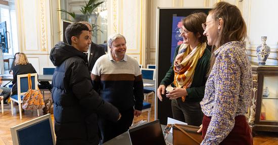 Etienne et Mohamed-Karim ont rencontré personnel de la mairie de Bordeaux