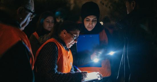 Rencontre entre sans-abri et bénévoles lors de le 3e édition de la Nuit de la solidarité, le 25 janvier 2024