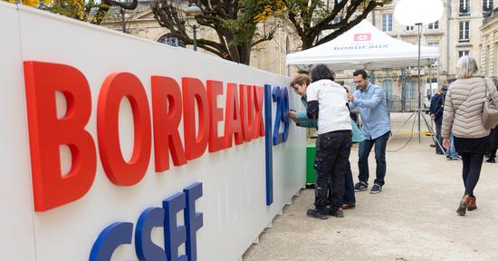 Un totem participatif de 8,3m de long, fabriqué par les Compagnons Bâtisseurs de Bordeaux, va parcourir la Nouvelle-Aquitaine jusqu'à la date du Forum, pour sensibiliser le grand public.