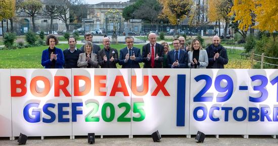 Elus, responsables de l'ESS et l'équipe du Forum mondial ont lancé l'édition bordelaise de 2025, à l'Hôtel de Ville ce 3 décembre.