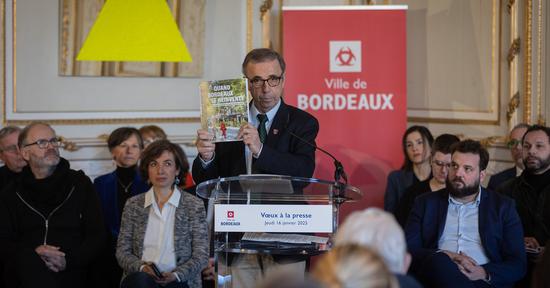 Le maire, Pierre Hurmic, a présenté l'ouvrage du Projet Urbain bordelais, publié le 24 janvier prochain.