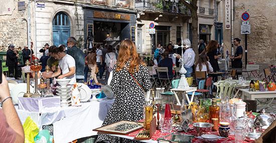 Les brocantes de Bordeaux sont des bonnes idées pour dénicher des bonnes affaires. Ici, lors de la fête de la brocante qui a lieu tous les ans quartier des Chartrons.