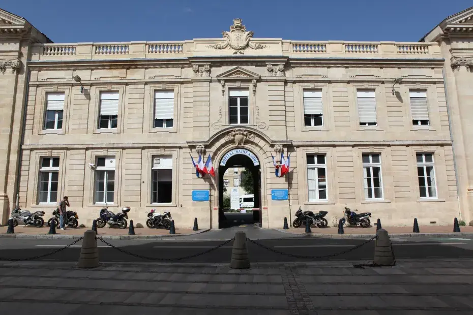 Photo : L'hôpital Saint-André, situé en centre-ville de Bordeaux a gardé son cachet historique. © T. Sanson / Ville de Bordeaux