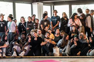 Photo du printemps des expressions à Bordeaux représentant un public de jeunes